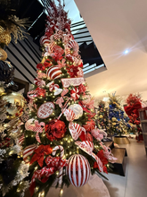 Cargar imagen en el visor de la galería, Árbol Navideño en Renta – Candy Cane Lane (Rojo y Blanco)