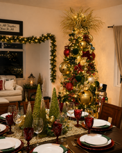 Cargar imagen en el visor de la galería, Arbolito Navideño en Renta – Estilo Grand Jingle Bells Gold & Red Tartan Dining Room