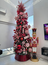 Cargar imagen en el visor de la galería, Arbolito Navideño en Renta – Estilo Candy Cane Lane con Cascanueces & Drums