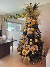 Cargar imagen en el visor de la galería, Arbolito Navideño en Renta – Estilo Black & Gold Luxury