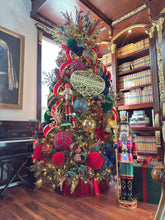 Cargar imagen en el visor de la galería, Arbolito Navideño en Renta – Estilo Royal Nutcracker Grand