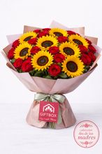 Cargar imagen en el visor de la galería, Ramo de Rosas + Girasoles (34 flores)
