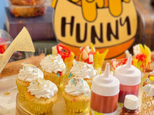 Cargar imagen en el visor de la galería, Mesa de postres - Winnie the Pooh + decoración

