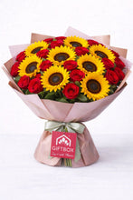 Cargar imagen en el visor de la galería, Ramo de Rosas + Girasoles (34 flores)
