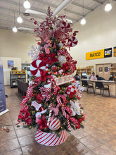 Cargar imagen en el visor de la galería, Arbolito Navideño en Renta – Estilo Candy Cane Lane
