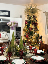 Cargar imagen en el visor de la galería, Arbolito Navideño en Renta – Estilo Grand Jingle Bells Gold &amp; Red Tartan Dining Room
