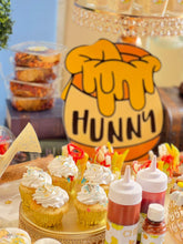Cargar imagen en el visor de la galería, Mesa de postres - Winnie the Pooh + decoración
