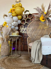 Cargar imagen en el visor de la galería, BackDrop Abeja - Baby Shower
