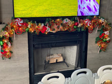 Cargar imagen en el visor de la galería, Guirnalda - GiftBox
