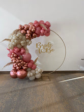 Cargar imagen en el visor de la galería, Bride to be  - Arco de Globos
