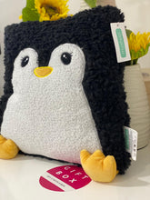Cargar imagen en el visor de la galería, Cojin - Pingüino
